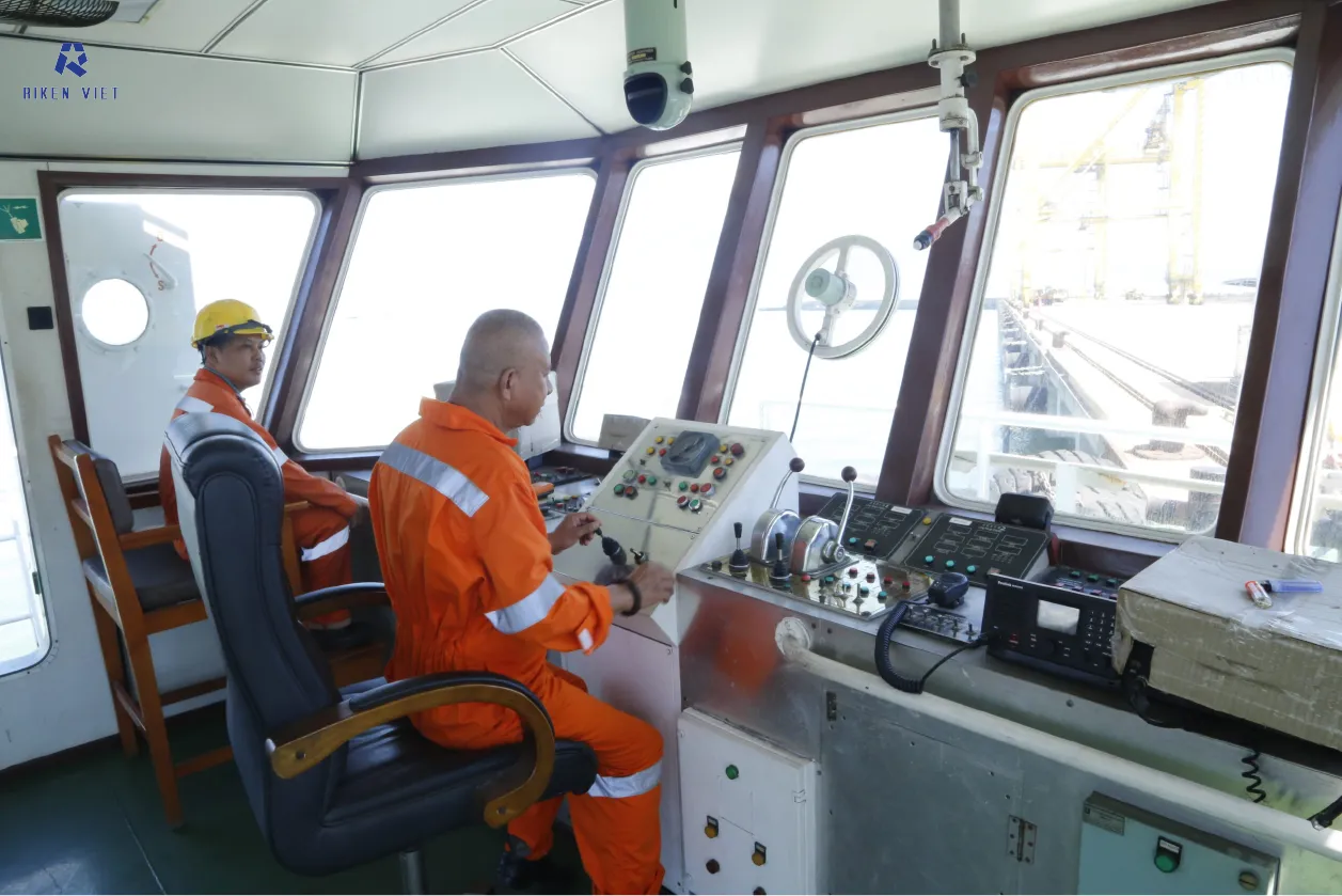 Khoang máy và boong tàu cần được vệ sinh chuẩn xác nhằm bảo toàn hiệu suất cảm biến